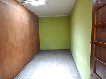 VENDO LOCAL COMERCIAL EN ESQUINA DE CALLE PIZARRO ( SEGUNDO PISO)