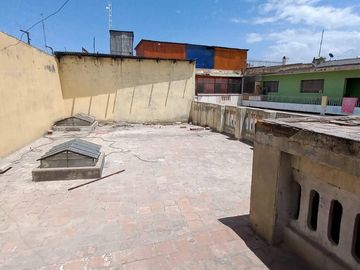 VENDO LOCAL COMERCIAL EN ESQUINA DE CALLE PIZARRO ( SEGUNDO PISO)