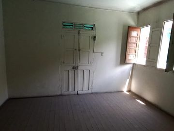 VENDO LOCAL COMERCIAL EN ESQUINA DE CALLE PIZARRO ( SEGUNDO PISO)