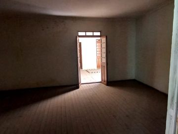 VENDO LOCAL COMERCIAL EN ESQUINA DE CALLE PIZARRO ( SEGUNDO PISO)
