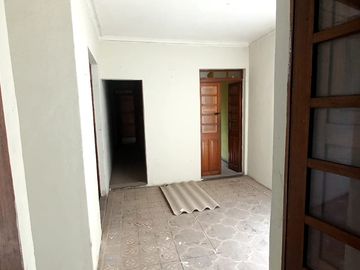 VENDO LOCAL COMERCIAL EN ESQUINA DE CALLE PIZARRO ( SEGUNDO PISO)