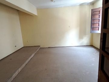 VENDO LOCAL COMERCIAL EN ESQUINA DE CALLE PIZARRO ( SEGUNDO PISO)