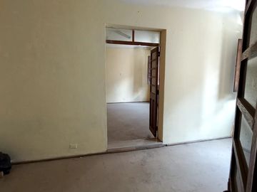 VENDO LOCAL COMERCIAL EN ESQUINA DE CALLE PIZARRO ( SEGUNDO PISO)