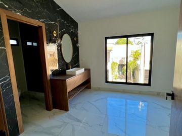Se vende casa ubicada en Cerrada del Carmen.