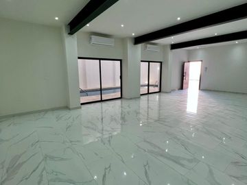 Se vende casa ubicada en Cerrada del Carmen.