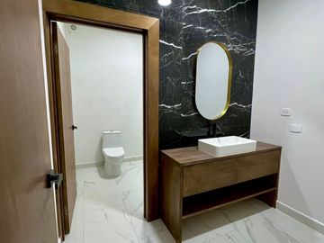 Se vende casa ubicada en Cerrada del Carmen.