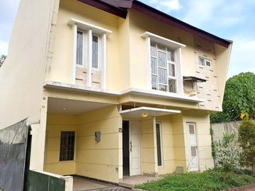 Rumah Mewah dan Strategis di Awana Townhouse