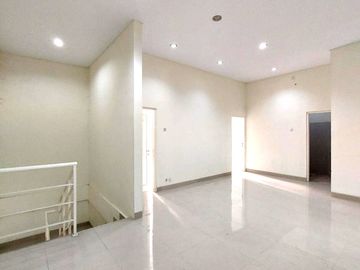 Rumah Mewah dan Strategis di Awana Townhouse