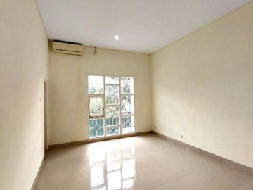Rumah Mewah dan Strategis di Awana Townhouse