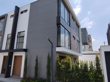 CASA POR ESTRENAR DE VENTA EN LA URBANIZACION DEL CONDADO
