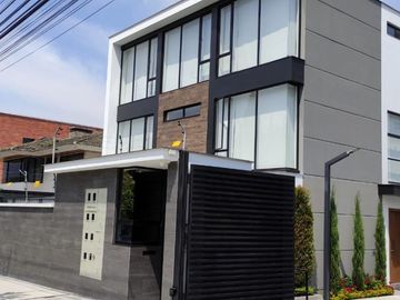 CASA POR ESTRENAR DE VENTA EN LA URBANIZACION DEL CONDADO