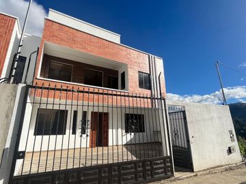 C1372 HERMOSA CASA FUERA DE CONDOMINIO, Sector Balzay C1372