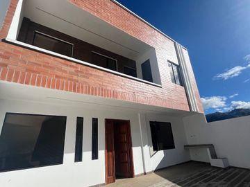 C1372 HERMOSA CASA FUERA DE CONDOMINIO, Sector Balzay C1372