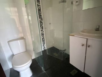 Se vende apartamento ubicado en el conjunto “La Alambra V estapa” cuarto piso