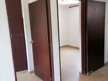 Se vende apartamento ubicado en el conjunto “La Alambra V estapa” cuarto piso