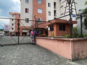 Se vende apartamento ubicado en el conjunto “La Alambra V estapa” cuarto piso