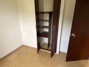 Se vende apartamento ubicado en el conjunto “La Alambra V estapa” cuarto piso