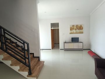 Rumah Villa + Kolam Renang Luas 298 di Kusuma Hill Batu Malang