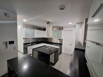 Vendo Ultimo Departamento de 256 m² con Vista Calle en Santiago de Surco