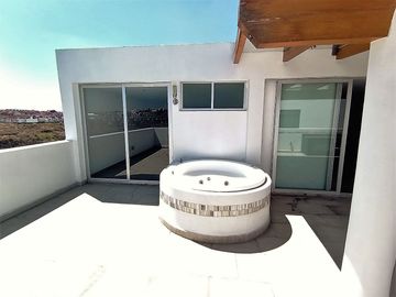 penthouse de 284 m2 en Venta en lomas de angelopolis - Dos niveles, Jacuzzi, opción a 3 recamaras