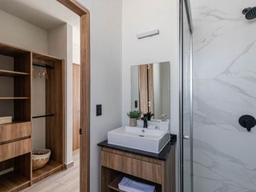CASA EN VENTA AL SUR DE CUERNAVACA CON ALBERCA Y JARDIN