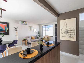 CASA EN VENTA AL SUR DE CUERNAVACA CON ALBERCA Y JARDIN