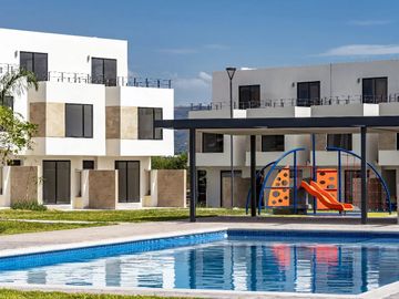 CASA EN VENTA AL SUR DE CUERNAVACA CON ALBERCA Y JARDIN