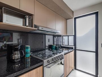CASA EN VENTA AL SUR DE CUERNAVACA CON ALBERCA Y JARDIN