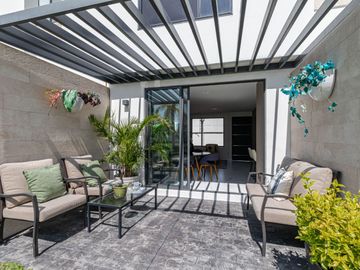 CASA EN VENTA AL SUR DE CUERNAVACA CON ALBERCA Y JARDIN