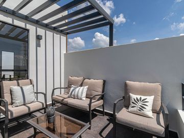 CASA EN VENTA AL SUR DE CUERNAVACA CON ALBERCA Y JARDIN