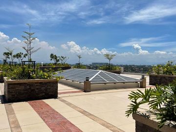 Ready-for-occupancy, Condo For Sale In Parañaque accessible to LRT, airport, Taguig, Makati, Alabang and MOA, Ready-For-Occupancy