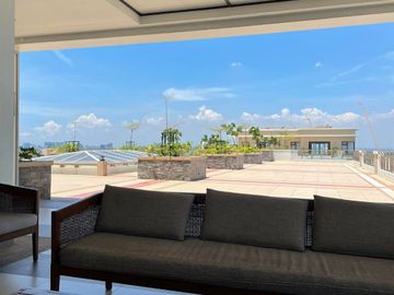Ready-for-occupancy, Condo For Sale In Parañaque accessible to LRT, airport, Taguig, Makati, Alabang and MOA, Ready-For-Occupancy