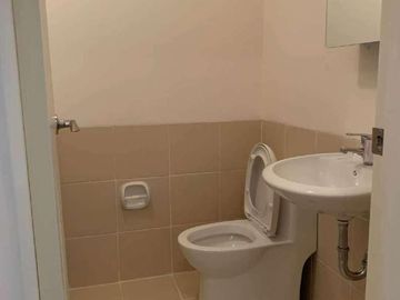 Ready-for-occupancy, Condo For Sale In Parañaque accessible to LRT, airport, Taguig, Makati, Alabang and MOA, Ready-For-Occupancy