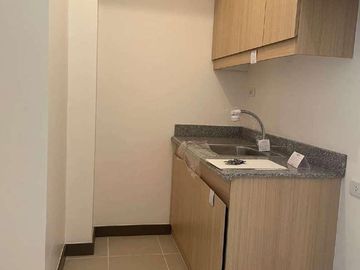 Ready-for-occupancy, Condo For Sale In Parañaque accessible to LRT, airport, Taguig, Makati, Alabang and MOA, Ready-For-Occupancy