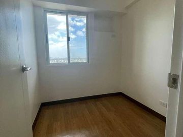 Ready-for-occupancy, Condo For Sale In Parañaque accessible to LRT, airport, Taguig, Makati, Alabang and MOA, Ready-For-Occupancy
