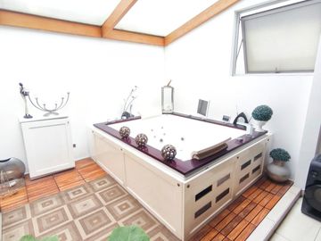 PROMOCIÓN AMPLIO DÚPLEX AMOBLADO Y EQUIPADO – SAN BORJA, LÍMITE CON CHACARILLA