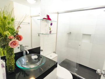 PROMOCIÓN AMPLIO DÚPLEX AMOBLADO Y EQUIPADO – SAN BORJA, LÍMITE CON CHACARILLA
