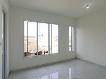Dijual Rumah Baru Gress Pondok Tjandra Sidoarjo Waru SHM Row Jalan 3 Mobil Modern New