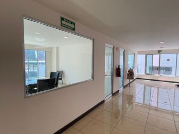 Renta de Edificio con Locales comerciales y oficinas en Paseo de la Republica Juriquilla