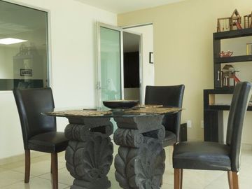 Renta de Edificio con Locales comerciales y oficinas en Paseo de la Republica Juriquilla