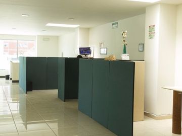 Renta de Edificio con Locales comerciales y oficinas en Paseo de la Republica Juriquilla