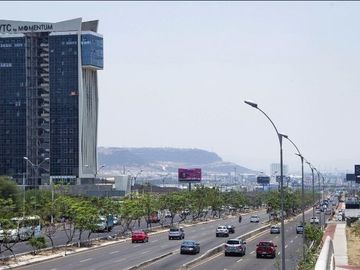 Renta de Edificio con Locales comerciales y oficinas en Paseo de la Republica Juriquilla