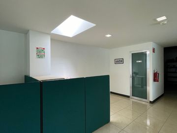 Renta de Edificio con Locales comerciales y oficinas en Paseo de la Republica Juriquilla