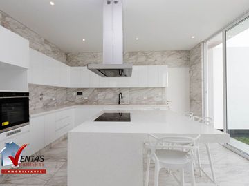 BELLA CASA EN CONDOMINIO DE 10 CASAS DE ESTRENO 3ER PISOS, ACABADOS A1, Y CUENTA CON UNA EXCELENTE ILUMINACIÓN NATURAL, AMBIENTES AMPLIOS Y CÓMODOS, D