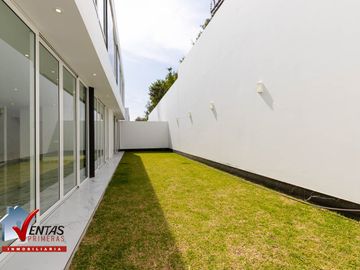 BELLA CASA EN CONDOMINIO DE 10 CASAS DE ESTRENO 3ER PISOS, ACABADOS A1, Y CUENTA CON UNA EXCELENTE ILUMINACIÓN NATURAL, AMBIENTES AMPLIOS Y CÓMODOS, D