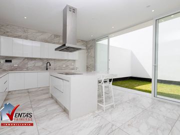 BELLA CASA EN CONDOMINIO DE 10 CASAS DE ESTRENO 3ER PISOS, ACABADOS A1, Y CUENTA CON UNA EXCELENTE ILUMINACIÓN NATURAL, AMBIENTES AMPLIOS Y CÓMODOS, D