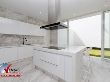 BELLA CASA EN CONDOMINIO DE 10 CASAS DE ESTRENO 3ER PISOS, ACABADOS A1, Y CUENTA CON UNA EXCELENTE ILUMINACIÓN NATURAL, AMBIENTES AMPLIOS Y CÓMODOS, D
