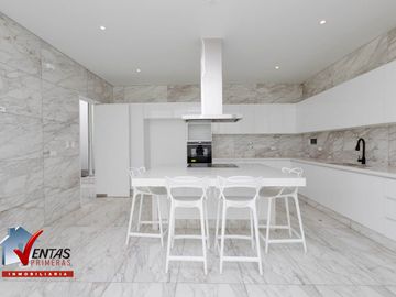 BELLA CASA EN CONDOMINIO DE 10 CASAS DE ESTRENO 3ER PISOS, ACABADOS A1, Y CUENTA CON UNA EXCELENTE ILUMINACIÓN NATURAL, AMBIENTES AMPLIOS Y CÓMODOS, D