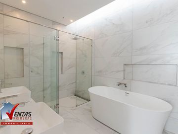 BELLA CASA EN CONDOMINIO DE 10 CASAS DE ESTRENO 3ER PISOS, ACABADOS A1, Y CUENTA CON UNA EXCELENTE ILUMINACIÓN NATURAL, AMBIENTES AMPLIOS Y CÓMODOS, D