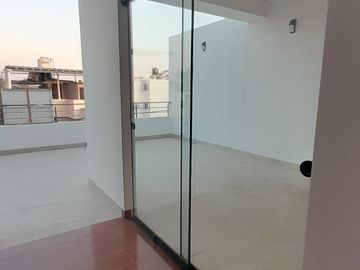 VENDO CASA DE ESTRENO CON VISTA AL PARQUE EN MIRAFLORES COUNTRY CLUB
